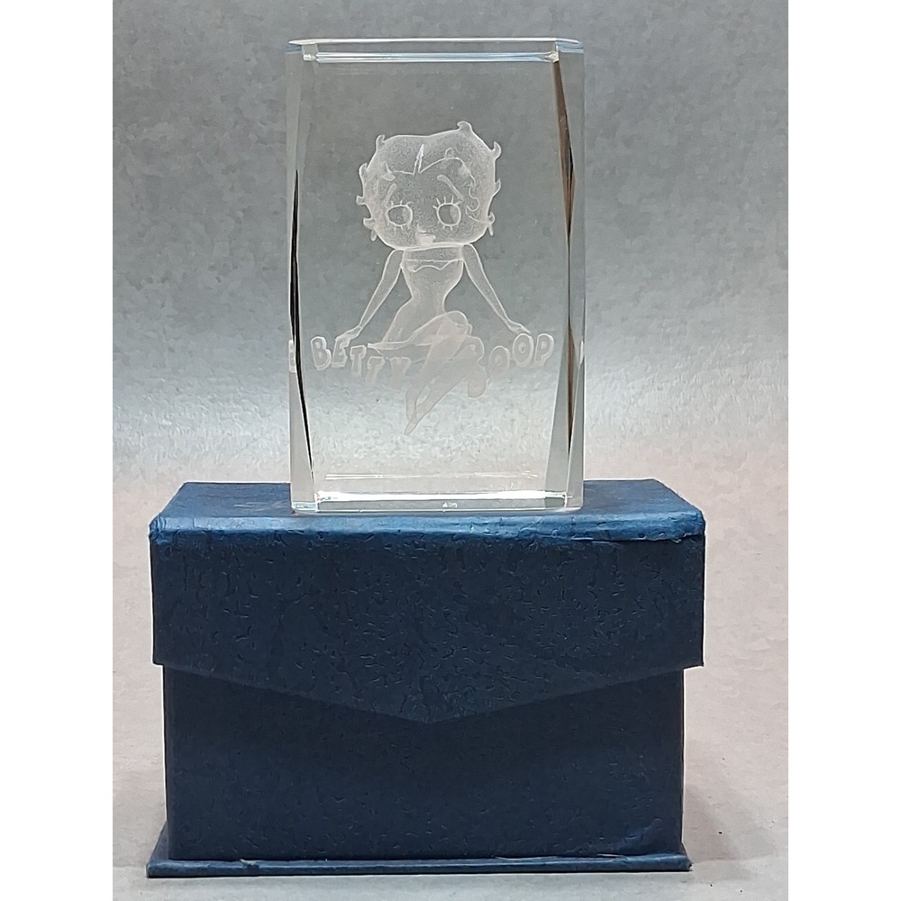 Vintage Betty Boop 3D Laser Etched Crystal Glass Paperweight Figurine With Case